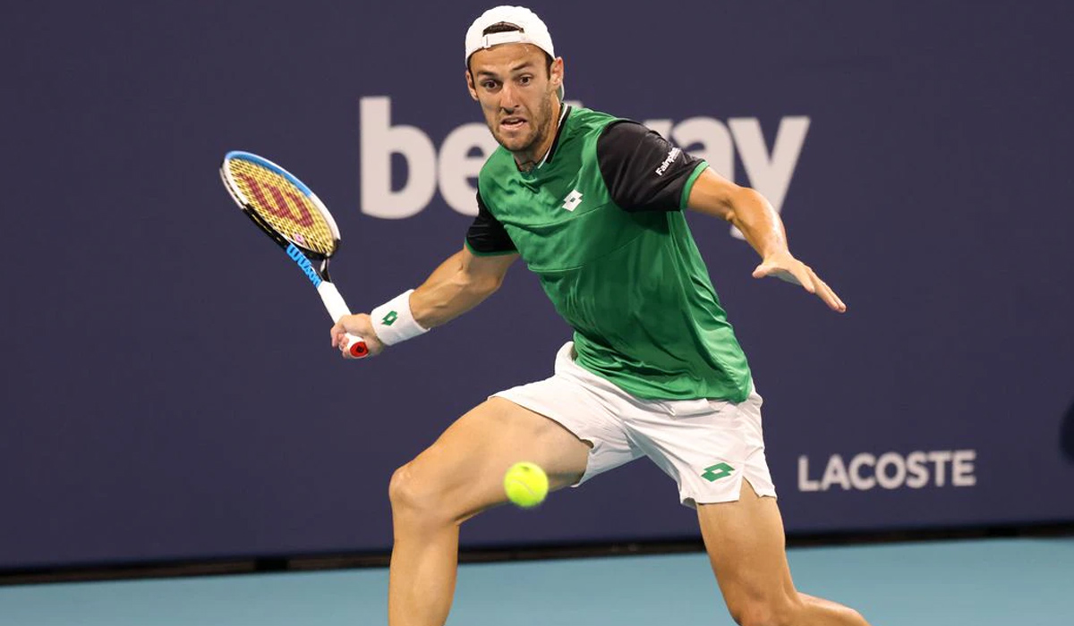 Stefano Travaglia wins Croatia opener